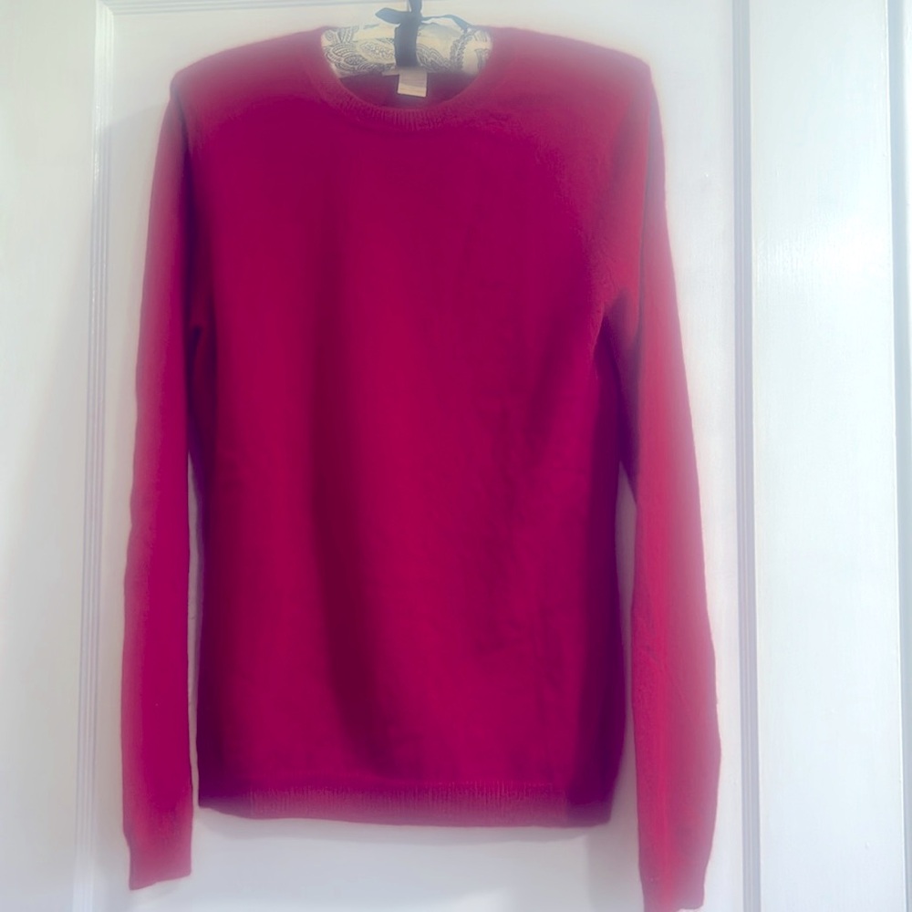 Women’s simply cashmere crew neck sweater - deep blue red. Flawless